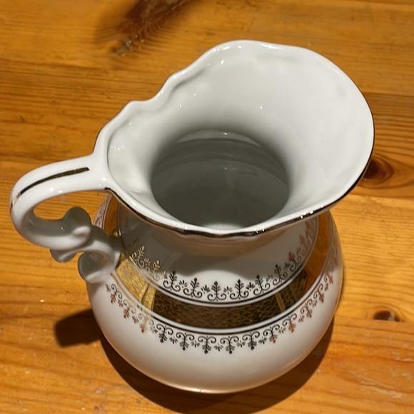 Vintage Andre Richard white w Gold design porcelain mini water pitcher - Picture 9 of 10